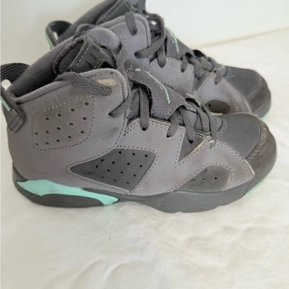 Nike Air Jordan 6 Retro Gray Green Glow Kids Size 12C